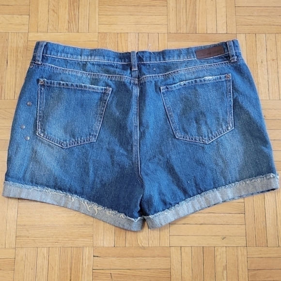 Dkny Jean Shorts 16 - Picture 2 of 7